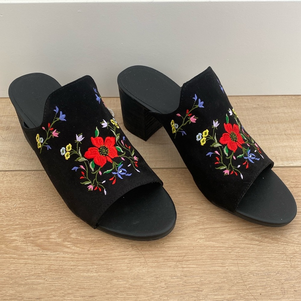 AE floral embroidered block heel mule